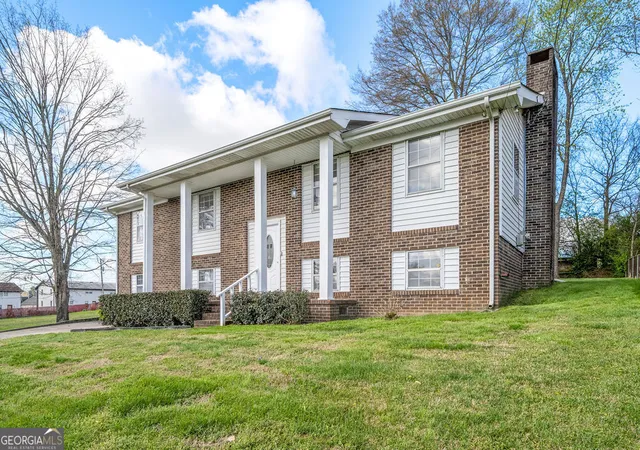 Homes for sale in Fort Oglethorpe, GA | 111 Edgewood Cir, Fort Oglethorpe, GA 30742 | MLS# 10803852