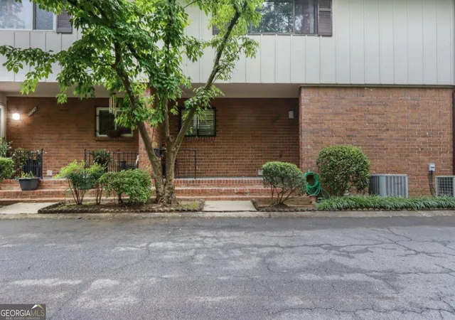 Listing Photo 4 - Condo for sale in building located at 2524 Bradford Sq NE, Atlanta, GA 30345