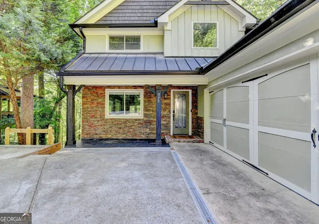 Photo 4 of Single family home for sale at 975 Timber Lake Trl, Cumming, GA 30041 | MLS# 10836684 | Listing updated on 2026-09-14