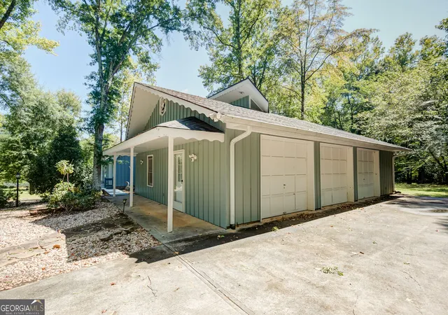 Photo 4 of Single family home for sale at 215 Wessmanor Dr, Bowdon, GA 30108 | MLS# 10830849 | Listing updated on 2026-09-17