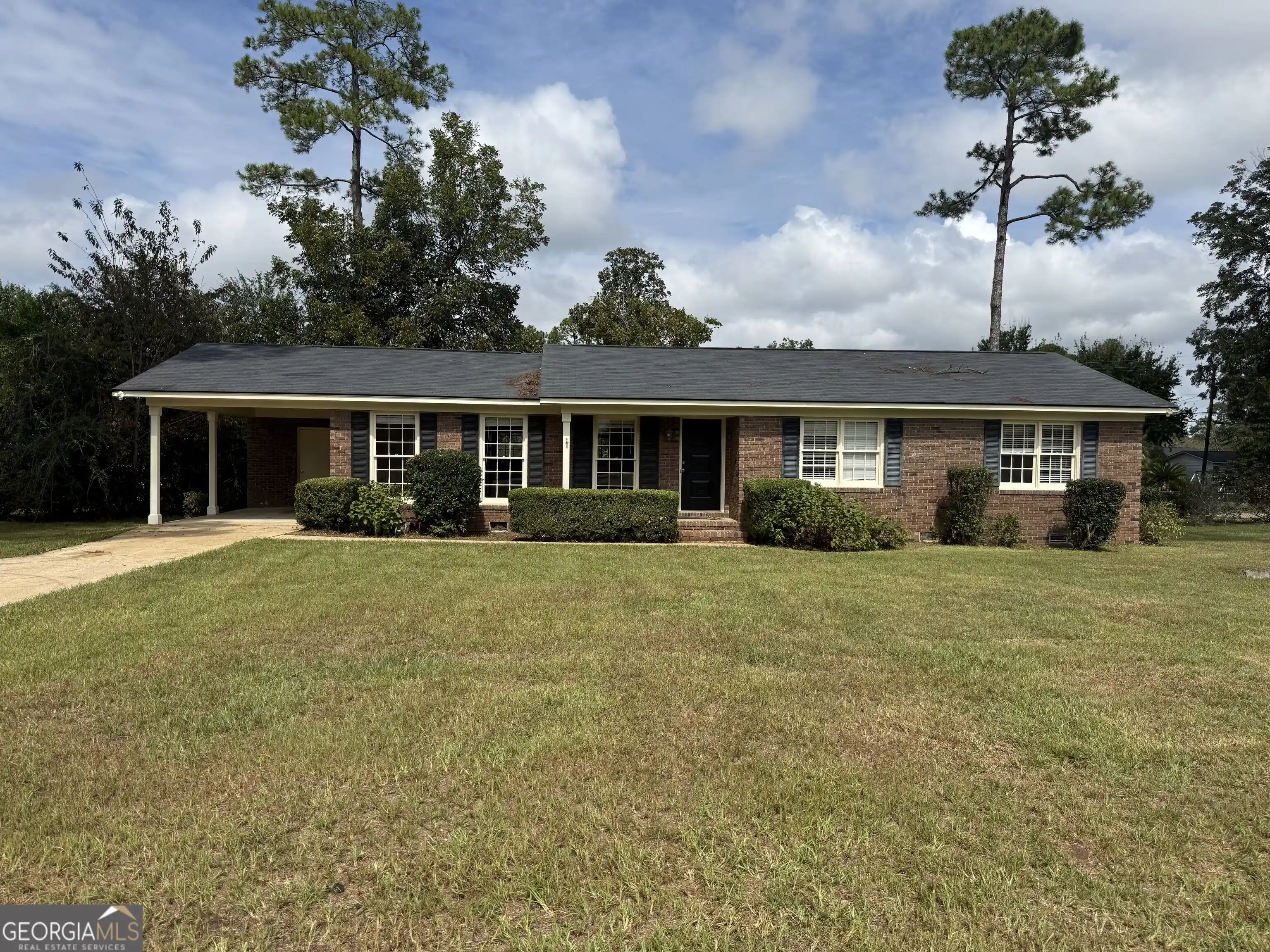 Photo 1 of Single family home for sale at 407 Holly Dr, Albany, GA 31705 | MLS# 10868729 | Listing updated on 2026-10-21