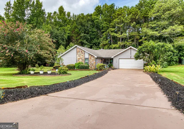 Photo 3 of Single family home for sale at 125 Grandchester Wy, Fayetteville, GA 30215 | MLS# 10807592 | Listing updated on 2026-09-20