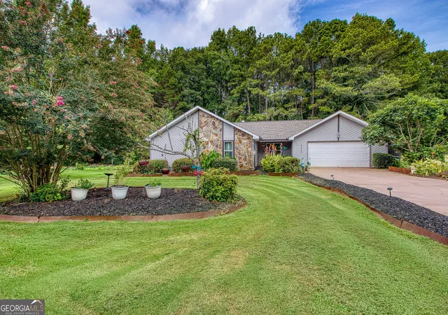 Photo 3 of Single family home for sale at 125 Grandchester Wy, Fayetteville, GA 30215 | MLS# 10807592 | Listing updated on 2026-09-20