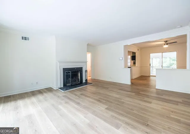 Listing Photo 5 - Condo for sale in building located at 2363 Henderson Mill Rd NE, Atlanta, GA 30345 - Unit #7