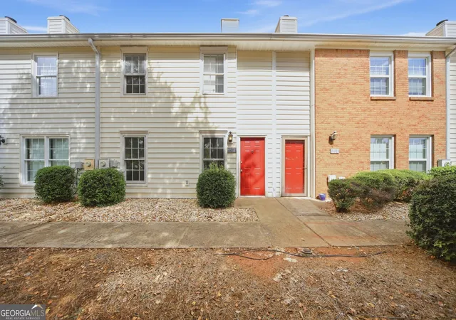 Photo 1 of Townhouse for sale at 992 Old Holcomb Brg Rd, Roswell, GA 30076 | MLS# 10874876 | Listing updated on 2026-10-30