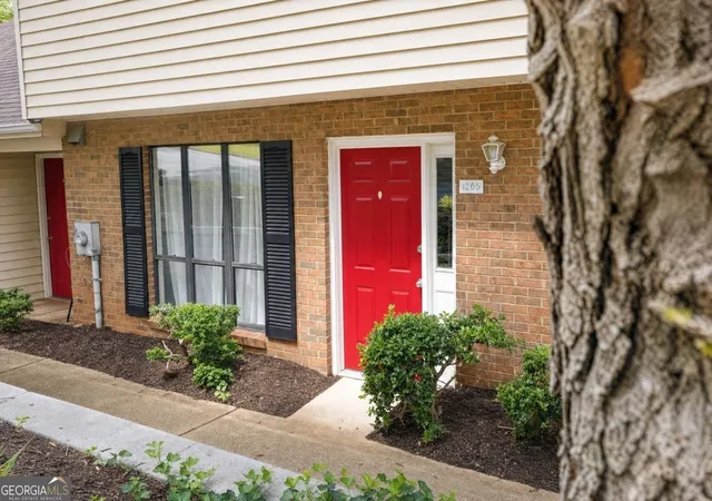 Homes for sale in Alpharetta, GA | 1265 Jamestowne Trl, Alpharetta, GA 30009 | MLS# 10789392