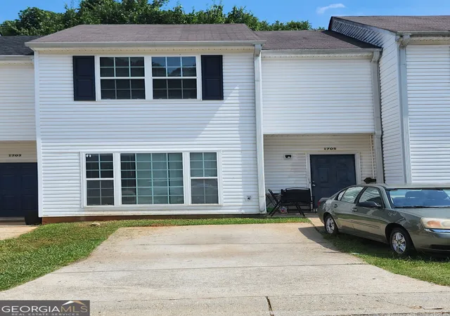 Photo 1 of Sale Pending at 1705 Carrington Dr, Griffin, GA 30224 | MLS# 10819727 | Listing updated on 2026-09-03