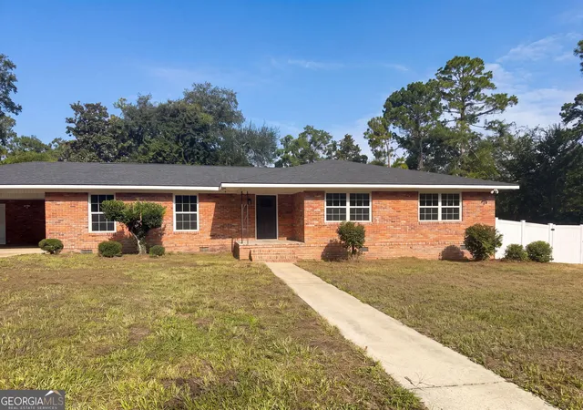 Photo 1 of Single family home for sale at 1625 Windsor Dr, Waycross, GA 31501 | MLS# 10815249 | Listing updated on 2026-09-13