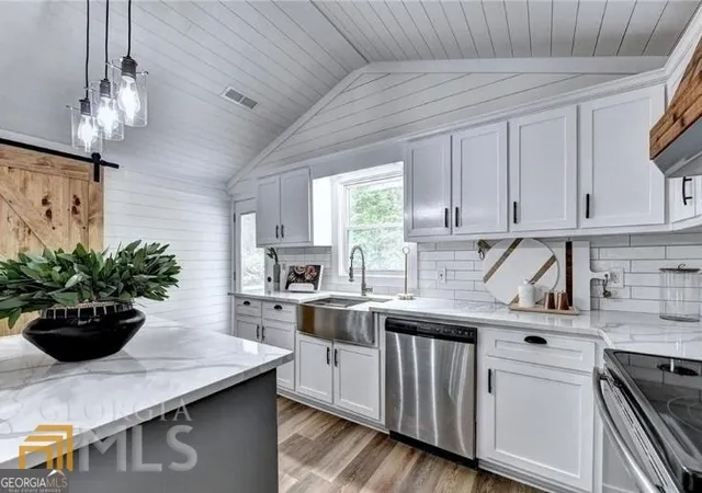 Photo 3 of Sale Pending at 1009 Dean Hill Rd, Monroe, GA 30655 | MLS# 10637868 | Listing updated on 2026-01-20