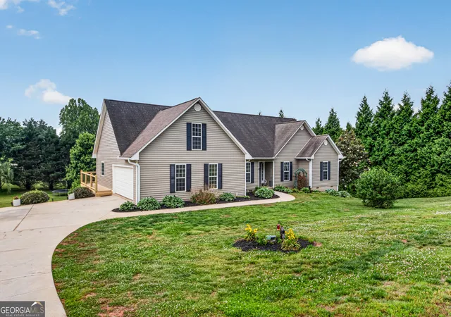2nd image of 221 Grand Magnolia Ln, Clarkesville, GA 30523 | MLS# 10769941