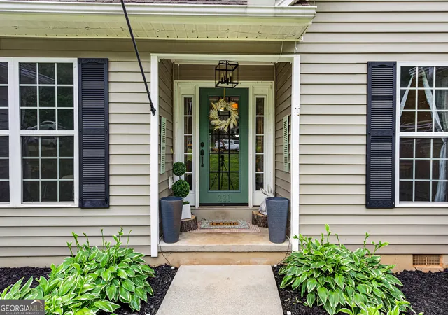 Photo 3 of Single family home for sale at 221 Grand Magnolia Ln, Clarkesville, GA 30523 | MLS# 10769941 | Listing updated on 2026-09-19
