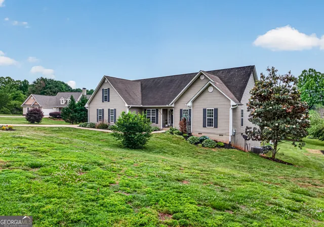 Photo 3 of Single family home for sale at 221 Grand Magnolia Ln, Clarkesville, GA 30523 | MLS# 10769941 | Listing updated on 2026-09-19