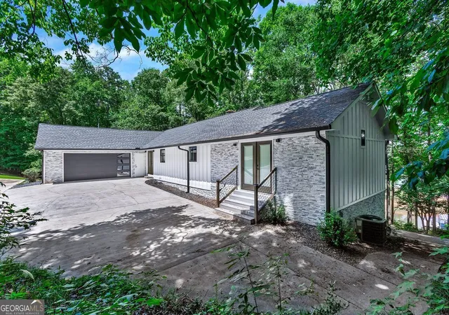 2nd image of 250 Harbor Heights Cir, Lavonia, GA 30553 | MLS# 10762774