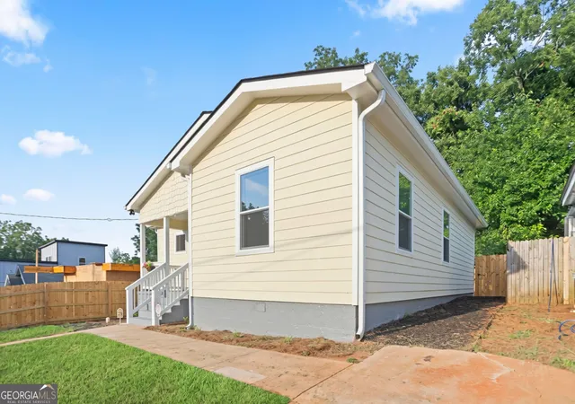 Photo 3 of Single family home for sale at 1106 Ira St Sw, Atlanta, GA 30310 | MLS# 10819972 | Listing updated on 2026-08-25
