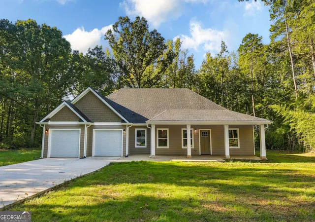 Photo 1 of Single family home for sale at 1041 Country Clb Cir, Union Point, GA 30669 | MLS# 10872611 | Listing updated on 2026-10-28