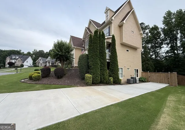 Photo 4 of Single family home for sale at 4920 Magnolia Crk Dr, Cumming, GA 30028 | MLS# 10808393 | Listing updated on 2026-09-28