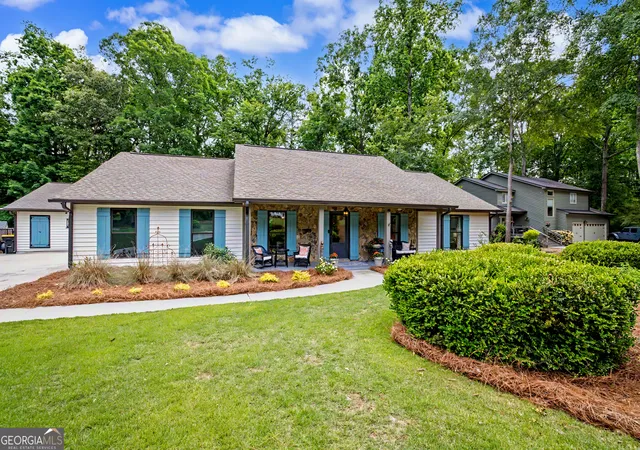 Homes for sale in Peachtree City, GA | 117 Lakeside Dr, Peachtree City, GA 30269 | MLS# 10765019