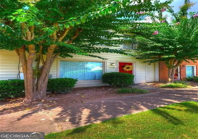 2nd image of 213 High Creek Dr, Roswell, GA 30076 | MLS# 10826090
