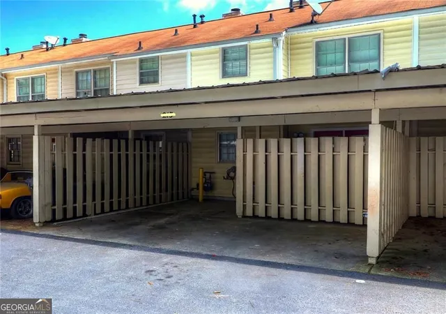 3rd image of 213 High Creek Dr, Roswell, GA 30076 | MLS# 10826090