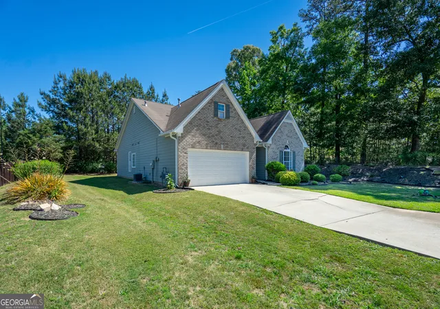 Homes for sale in Fairburn, GA | 5 Honeysuckle Ln, Fairburn, GA 30213 | MLS# 10793453