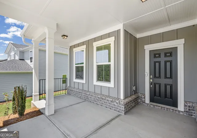 Photo 2 of Sale Pending at 3076 Orwell Dr, Gainesville, GA 30507 | MLS# 10817815 | Listing updated on 2026-09-04