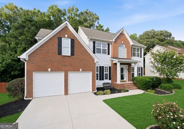 Photo 2 of Sale Pending at 3211 Seneca Farm Ln, Buford, GA 30519 | MLS# 10829088 | Listing updated on 2026-09-07