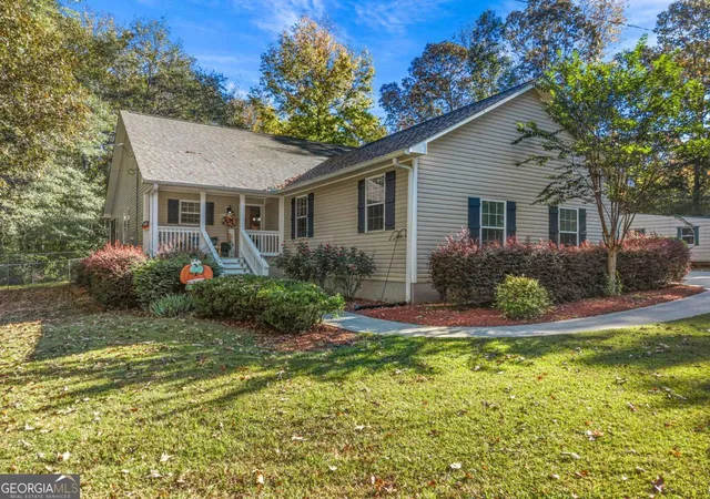 Photo 1 of Sale Pending at 129 Tanglewood Rd Sw, Eatonton, GA 31024 | MLS# 10630437 | Listing updated on 2026-08-25