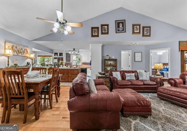 Photo 4 of Sale Pending at 129 Tanglewood Rd Sw, Eatonton, GA 31024 | MLS# 10630437 | Listing updated on 2026-08-25