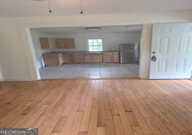 Photo 3 of Single family home for sale at 220 N Richmond St, Milledgeville, GA 31061 | MLS# 10826161 | Listing updated on 2026-09-12