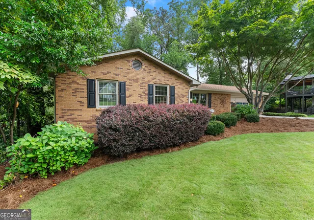 Photo 2 of Single family home for sale at 290 Cochran Dr, Gainesville, GA 30506 | MLS# 10835056 | Listing updated on 2026-09-14