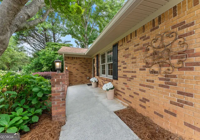Photo 3 of Single family home for sale at 290 Cochran Dr, Gainesville, GA 30506 | MLS# 10835056 | Listing updated on 2026-09-14