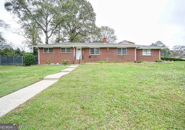 Photo 3 of Single family home for sale at 680 Sherwood Dr, Jonesboro, GA 30236 | MLS# 10833760 | Listing updated on 2026-08-27