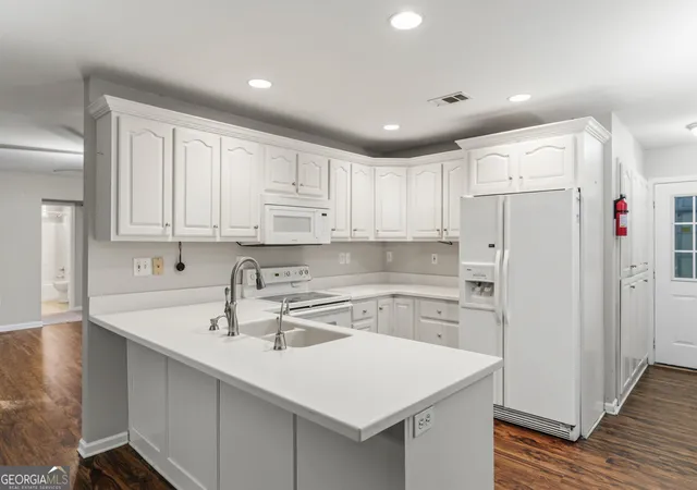 Photo 3 of Single family home for sale at 12 Hannah Cir, Blue Ridge, GA 30513 | MLS# 10835435 | Listing updated on 2026-09-11