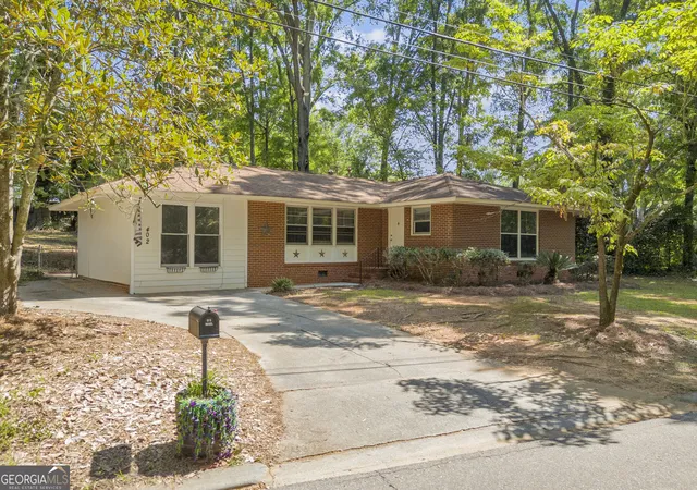Photo 3 of Single family home for sale at 402 Woodland Rd, Monroe, GA 30655 | MLS# 10828568 | Listing updated on 2026-09-09