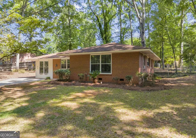 Photo 3 of Single family home for sale at 402 Woodland Rd, Monroe, GA 30655 | MLS# 10828568 | Listing updated on 2026-09-09