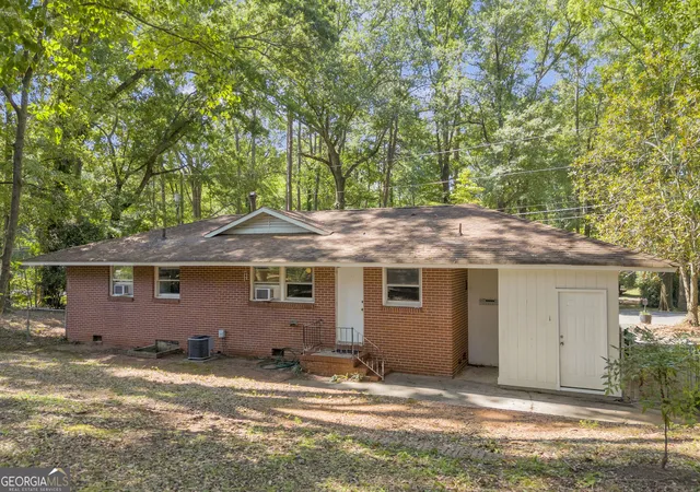 Photo 4 of Single family home for sale at 402 Woodland Rd, Monroe, GA 30655 | MLS# 10828568 | Listing updated on 2026-09-09