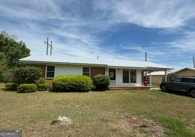 Homes for sale in Alma, GA | 311 Douglas St, Alma, GA 31510 | MLS# 10732079