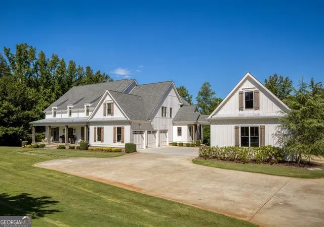 Photo 2 of Mansion for sale at 13235 Se Arnold Mill Rd, Roswell, GA 30075 | MLS# 10807624 | Listing updated on 2026-09-17