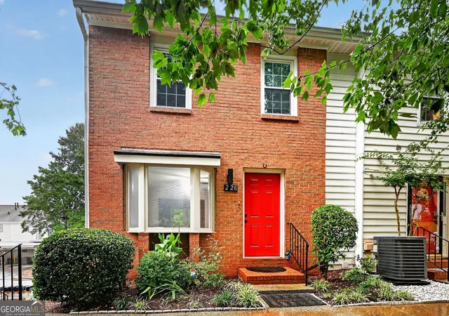 1st image of 226 High Creek Dr, Roswell, GA 30076 | MLS# 10807566