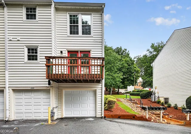2nd image of 226 High Creek Dr, Roswell, GA 30076 | MLS# 10807566