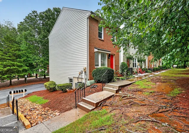 Photo 3 of Townhouse for sale at 226 High Creek Dr, Roswell, GA 30076 | MLS# 10807566 | Listing updated on 2026-09-16