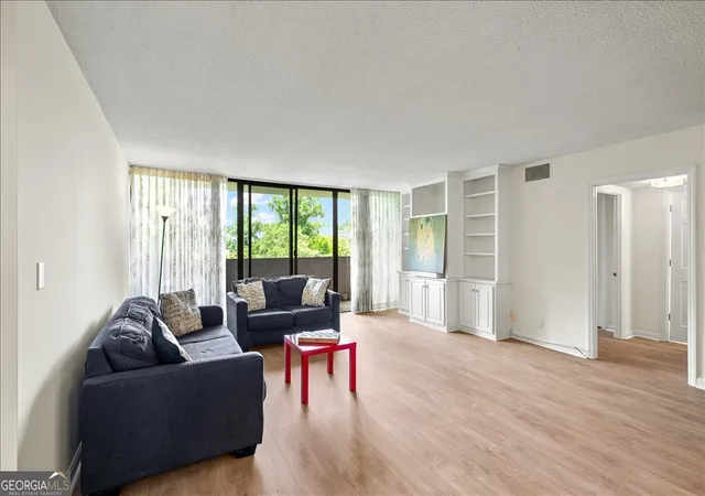 Listing Photo 4 - Condo for sale in building located at 3530 Piedmont Rd Ne, Atlanta, GA 30305 - Unit #7K