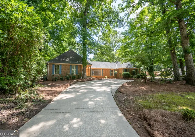 2nd image of 139 Lake Forest Dr, Athens, GA 30607 | MLS# 10777211