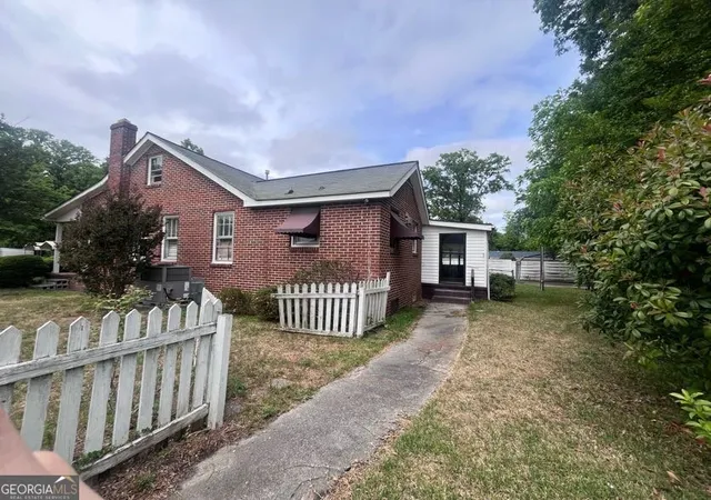 3rd image of 211 Gordon St, Thomson, GA 30824 | MLS# 10779755