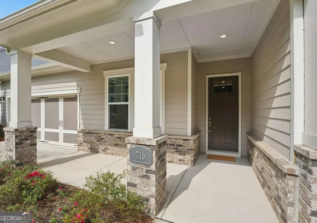 Photo 3 of Single family home for sale at 716 Elizabeth Trl, Woodstock, GA 30189 | MLS# 10826464 | Listing updated on 2026-08-29