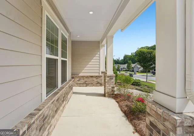 Photo 4 of Single family home for sale at 716 Elizabeth Trl, Woodstock, GA 30189 | MLS# 10826464 | Listing updated on 2026-08-29