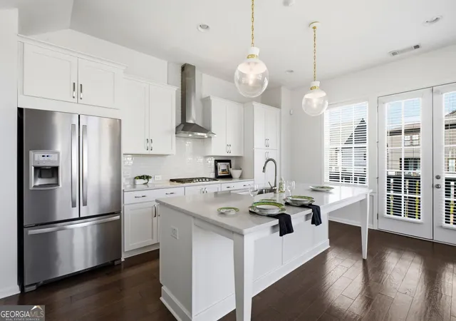 Listing Photo 4 - Condo for sale in building located at 6625 Sterling Dr, Sandy Springs, GA 30328