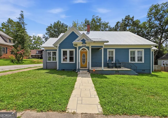 Photo 1 of Single family home for sale at 334 E Tugalo St, Toccoa, GA 30577 | MLS# 10832535 | Listing updated on 2026-09-14