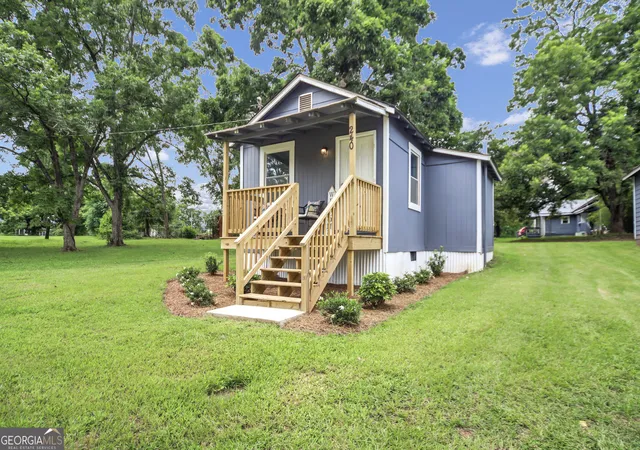 Photo 3 of Single family home for sale at 240 Jackson St, Barnesville, GA 30204 | MLS# 10811753 | Listing updated on 2026-09-12