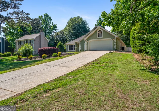 Photo 2 of Single family home for sale at 709 Oak Moss Dr, Lawrenceville, GA 30043 | MLS# 10835665 | Listing updated on 2026-09-11